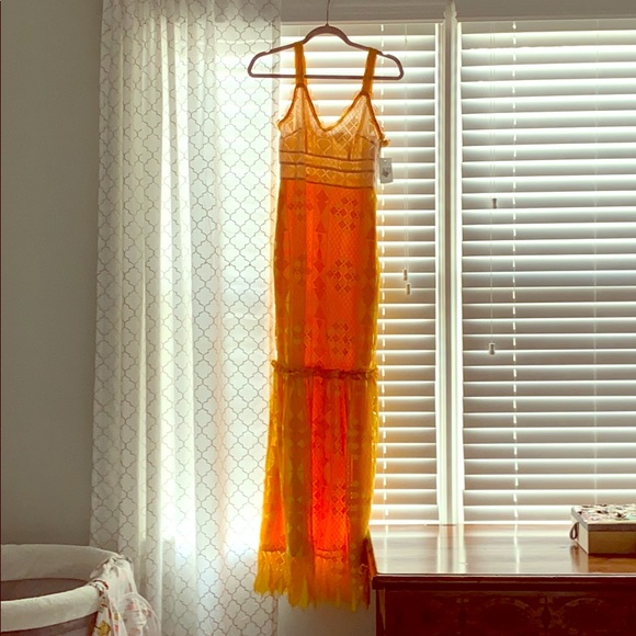 Beautiful sun/semi formal dress. NWT - Picture 1 of 4